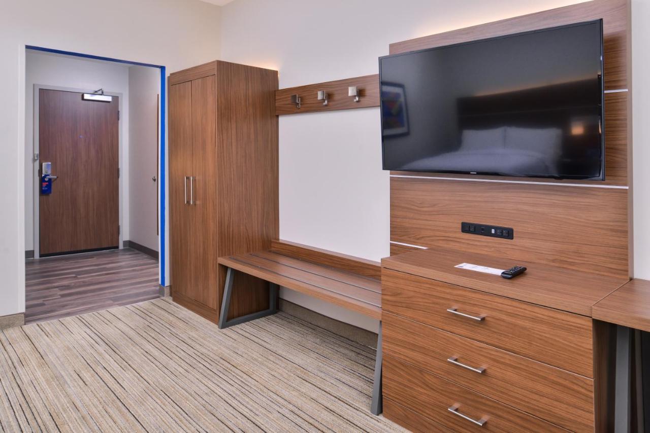 Holiday Inn Express & Suites Farmville By Ihg Экстерьер фото