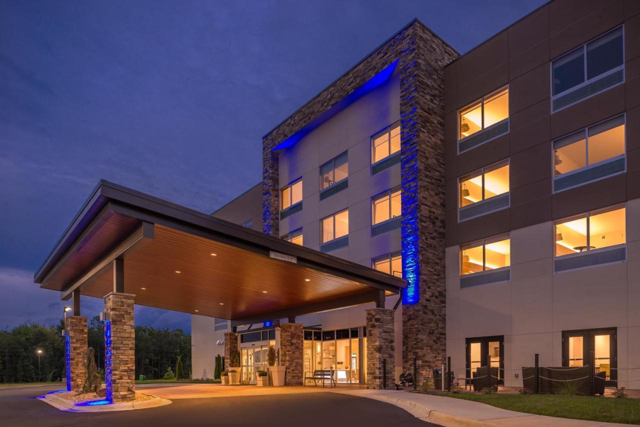 Holiday Inn Express & Suites Farmville By Ihg Экстерьер фото
