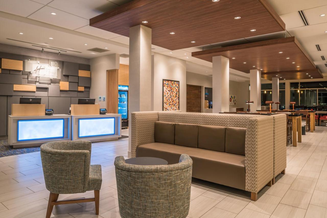 Holiday Inn Express & Suites Farmville By Ihg Экстерьер фото