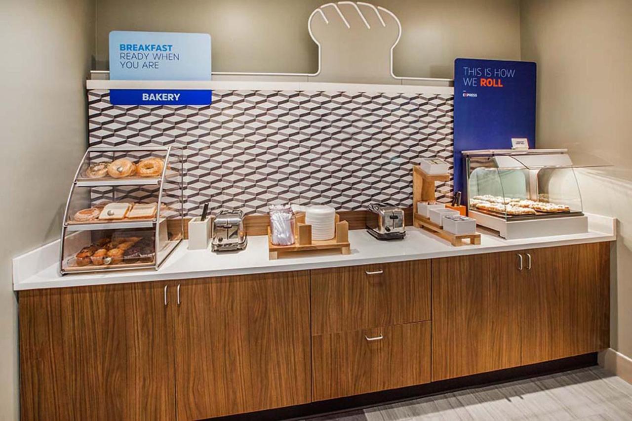 Holiday Inn Express & Suites Farmville By Ihg Экстерьер фото