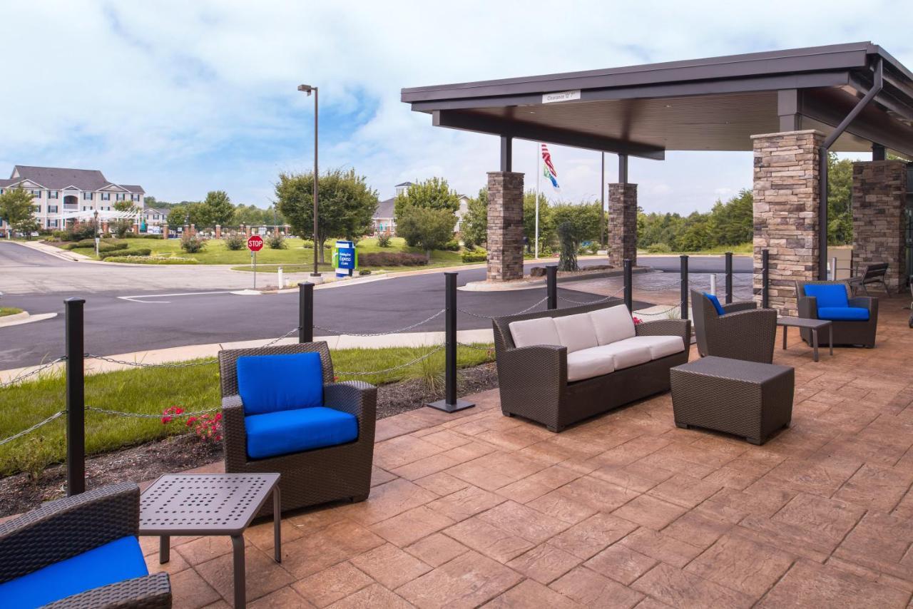 Holiday Inn Express & Suites Farmville By Ihg Экстерьер фото